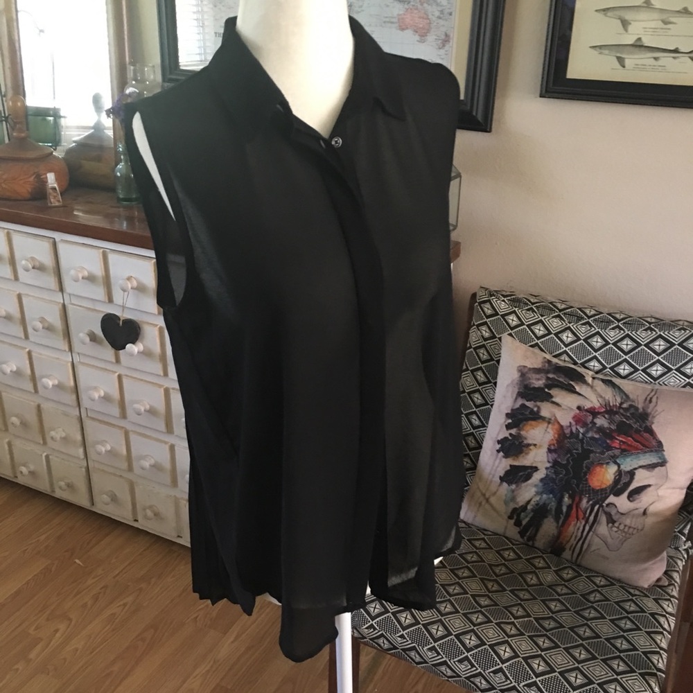 Button up sleeveless shirt blouse